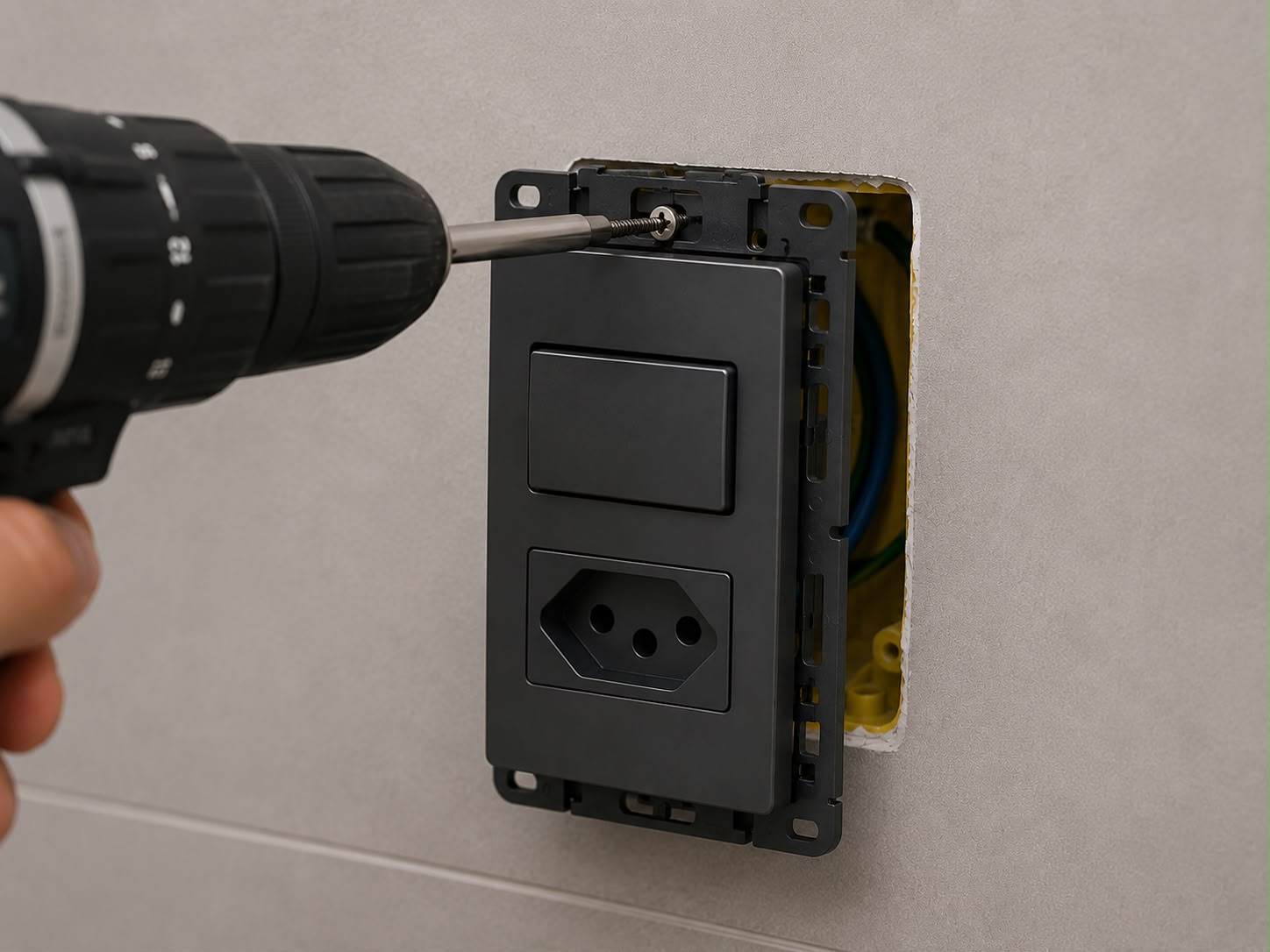 Instalação de tomada e interruptor novo